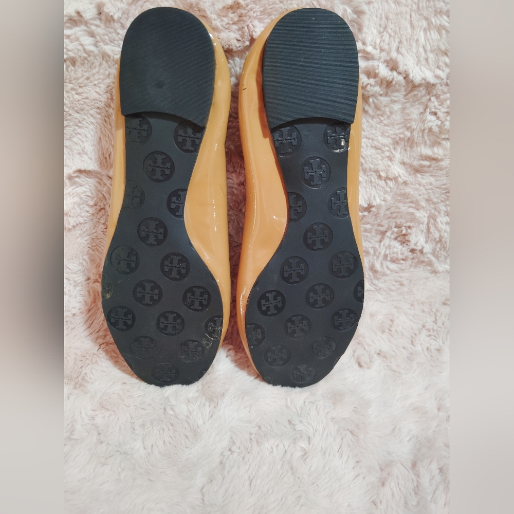 Tory Burch Patent Camel Tan Logo Ballet Flats - Picture 6 of 8